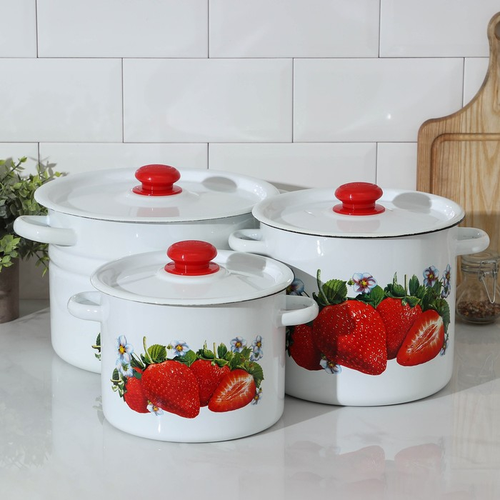 Набор кастрюль «Клубника садовая», 3 предмета: 3,5 л, 5,5 л, 8 л, индукция Набор кастрюль «Клубника садовая», 3 предмета: 3,5 л, 5,5 л, 8 л, индукция