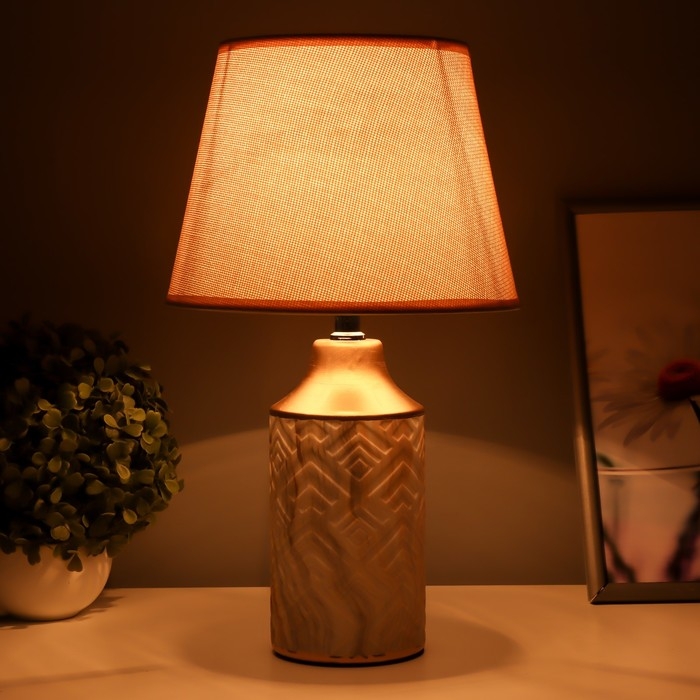 Настольная лампа Настольная лампа "Лаура" Е14 40Вт бело-золотой 22х22х39 см