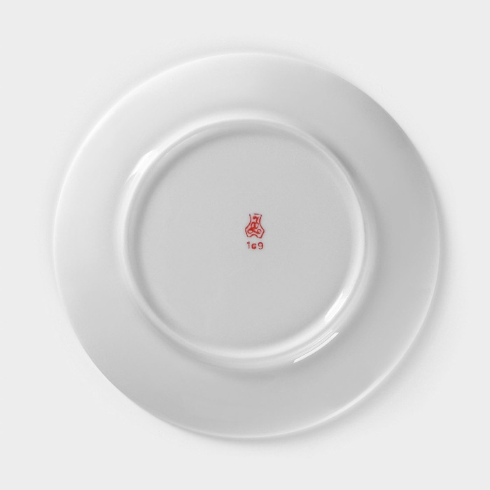 Тарелка фарфоровая «Волк», d=17,5 см, белая Тарелка фарфоровая «Волк», d=17,5 см, белая