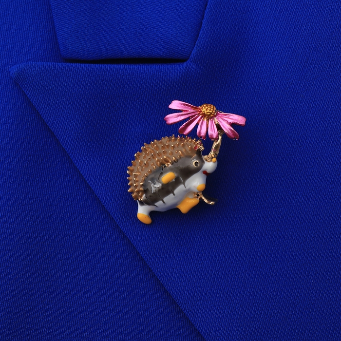 Брошь «Ёжик с цветком», цветной в золоте Брошь «Ёжик с цветком», цветной в золоте