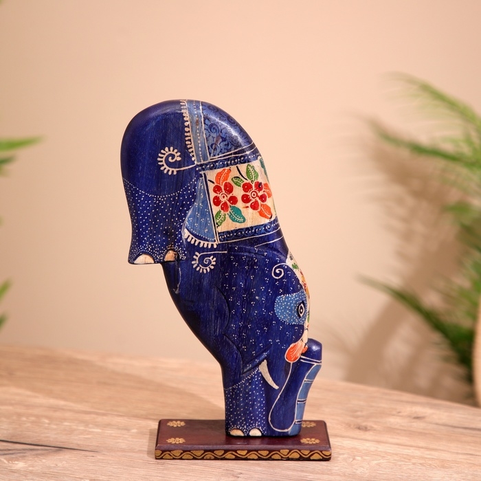 Сувенир Сувенир "Слон" на подставке, батик, дерево 30 см