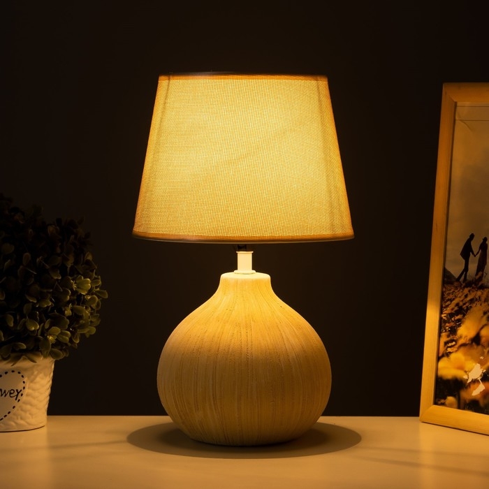 Настольная лампа Настольная лампа "Латея" Е14 40Вт бежевый 19х19х33 см RISALUX