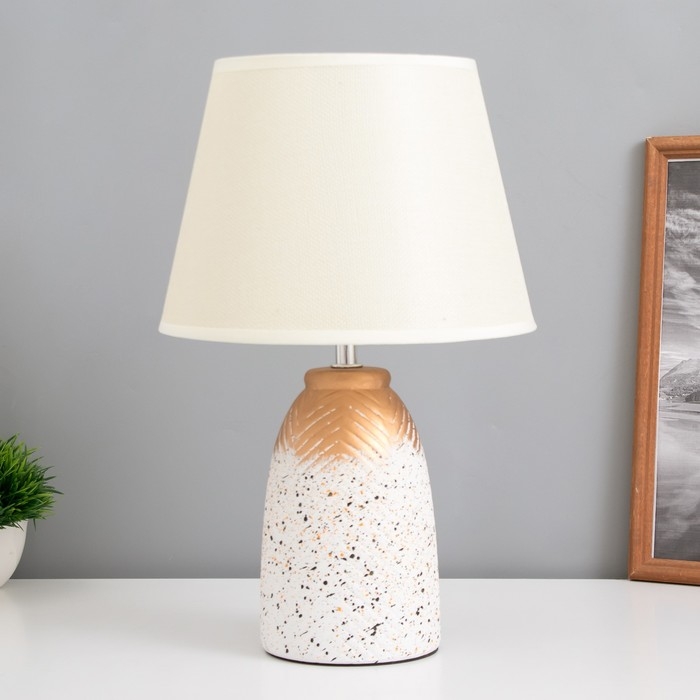 Лампа настольная Лампа настольная "Киу" 1х40Вт Е14 белый/золото 22х22х34см