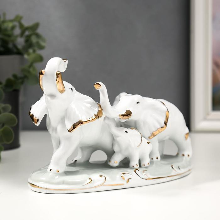 Сувенир керамика Сувенир керамика "Семейство слонов" белый с золотом 21,5 см
