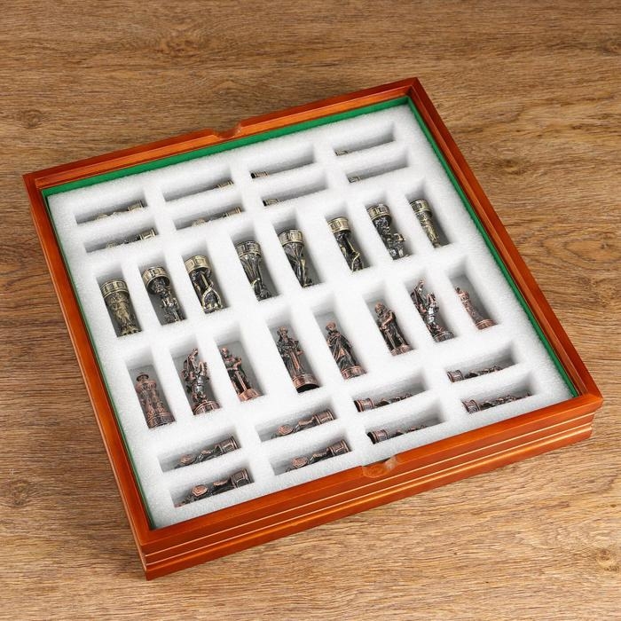Шахматы сувенирные  Шахматы сувенирные "Рыцарские", h короля-7 см, пешки-6 см. d-2 см, 36 х 36 см