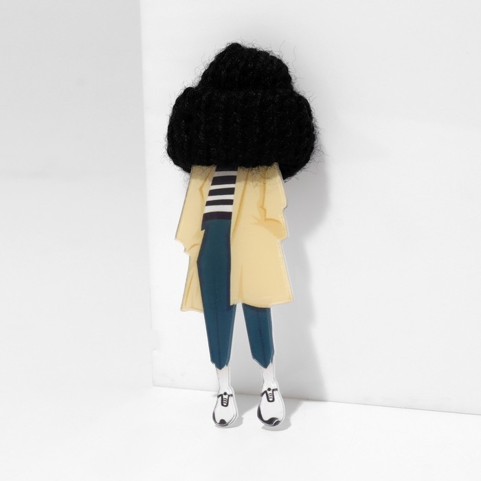 Брошь «Девочка» в тренче, цветная в серебре Брошь «Девочка» в тренче, цветная в серебре