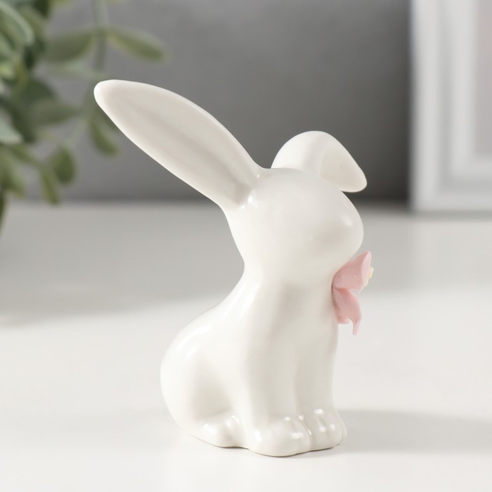 Сувенир керамика Сувенир керамика "Крольчонок с розовым цветочком" 6,8х4,8х7,9 см
