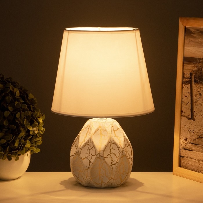 Лампа настольная Лампа настольная "Иветт" 1х40Вт Е14 белый 20х20х30см