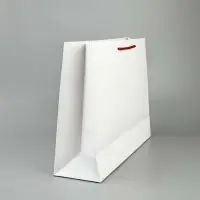 Пакет подарочный &laquo;Новогодний&raquo;, тиснение, с ёлочной игрушкой и бахромой, 40&times;31&times;11 см