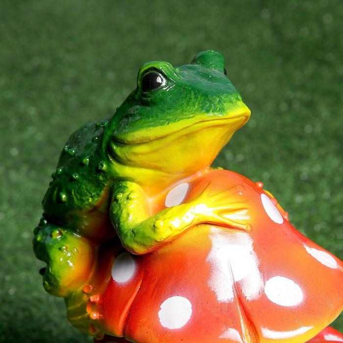 Садовая фигура  Садовая фигура "Три мухомора с Лягушкой" 15х24х27см