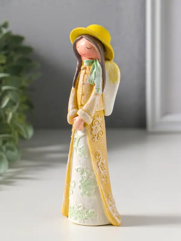 Сувенир полистоун "Малышка-ангел в желтой накидке и шляпке" 6х4,2х17 см