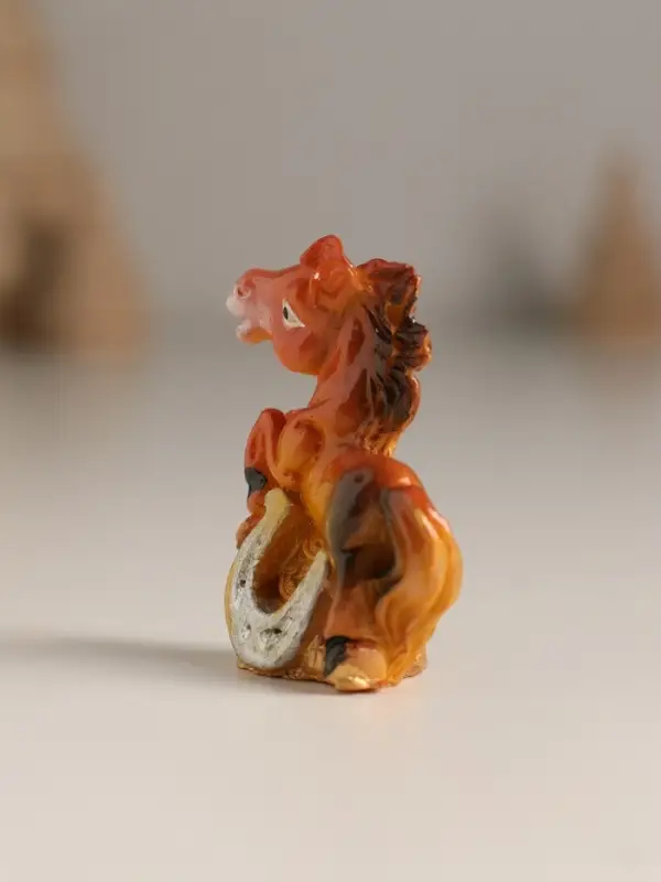 Сувенир полистоун Сувенир полистоун "Коняшка с монетами и подковой" МИКС 4х1,8х4,3 см