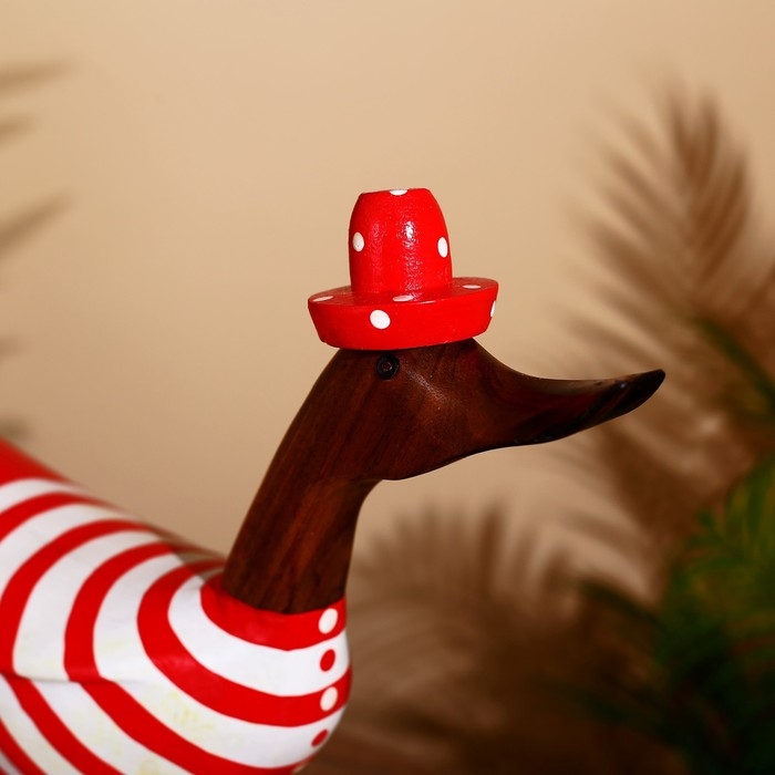 Сувенир "Уточка в красном" дерево 25х7х25 см