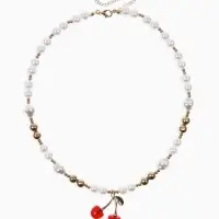 Кулон на жемчужных бусах "Вишня", цвет белый в золоте