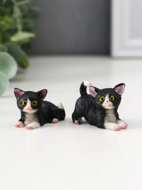 Фигурка полистоун &laquo;Чёрно-белый котёнок&raquo;, 2.2&times;3&times;4.4 см, МИКС