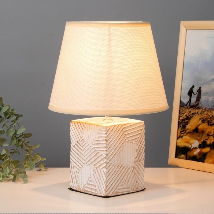 Настольная лампа Версалия E14 40Вт бело-золотая 22х22х31 см RISALUX Настольная лампа Версалия E14 40Вт бело-золотая 22х22х31 см RISALUX