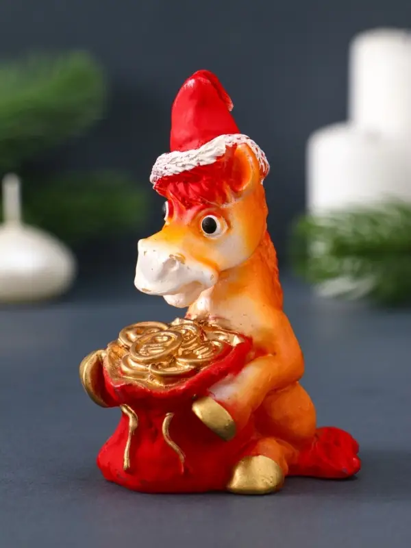Свеча фигурная "Лошадка с мешком" 5,5х6,5х9,5 см, цв. золотой
