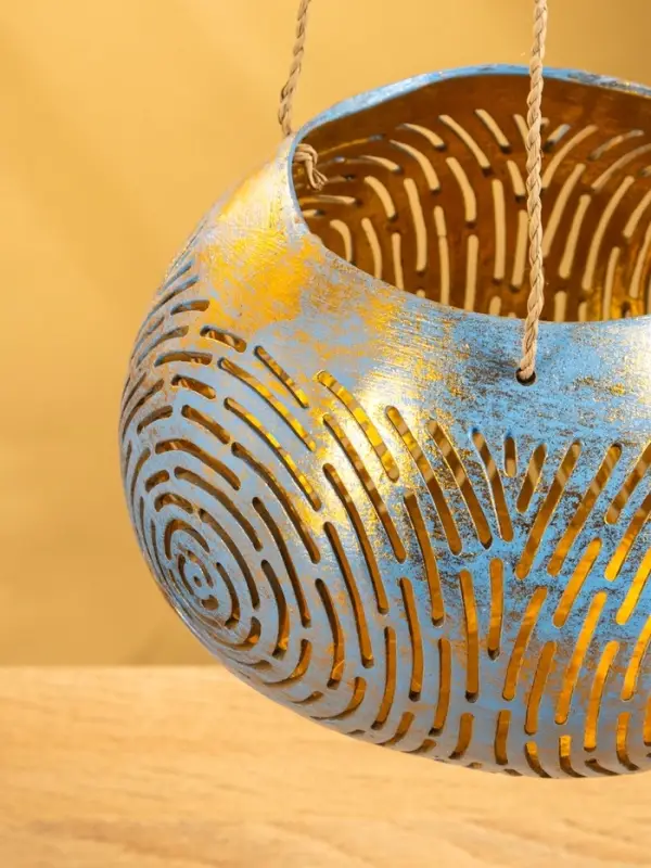 Подсвечник подвесной из кокоса, 16х16х11 см, цв. голубой-золотой Подсвечник подвесной из кокоса, 16х16х11 см, цв. голубой-золотой