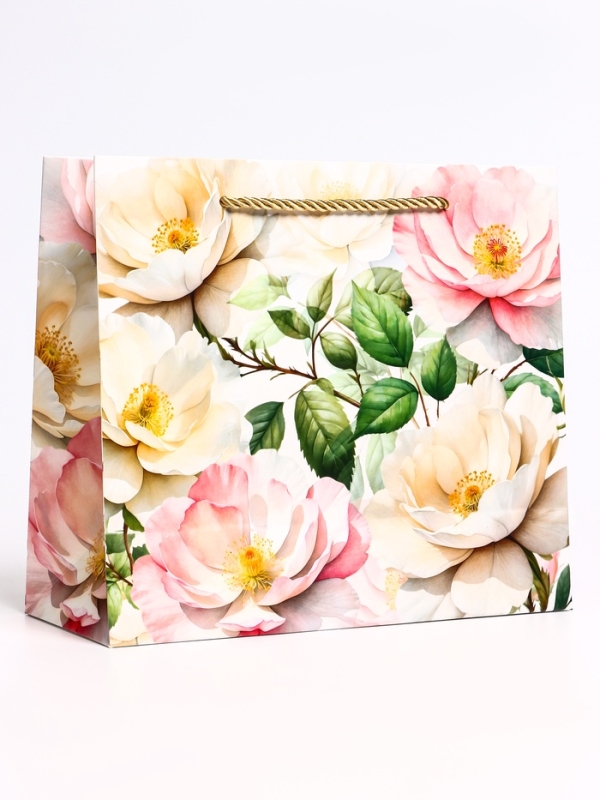 Пакет подарочный с окном "Белые пионы", 25 х 10 х 22 см