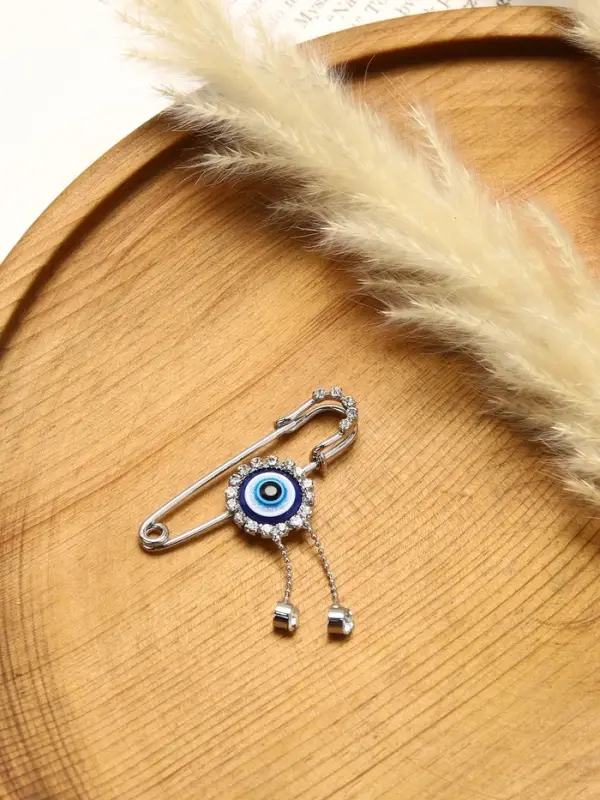 Булавка-оберег &laquo;От сглаза&raquo; глаз с подвесками, 5 см, бело-синяя в серебре