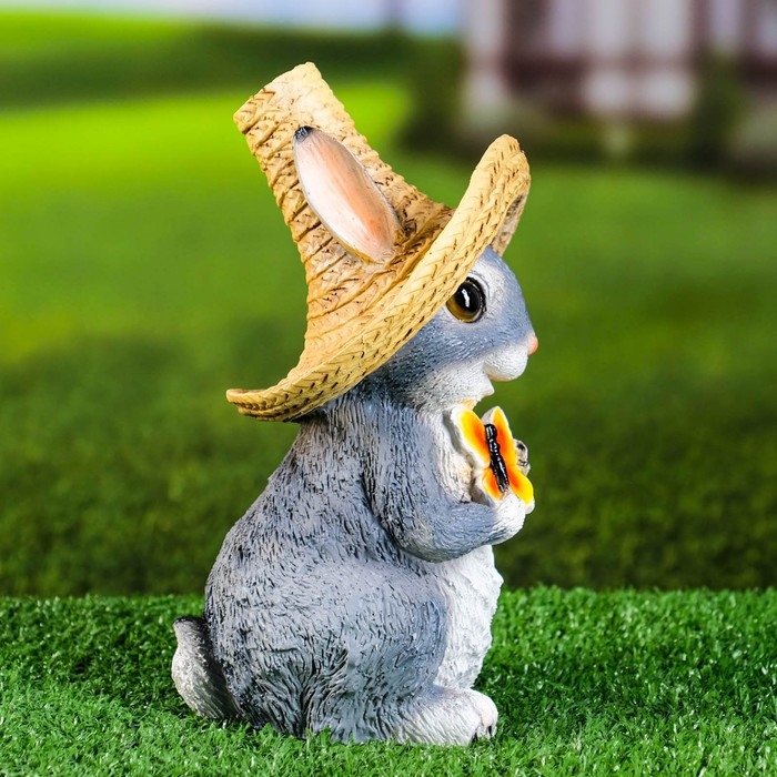 Садовая фигура  Садовая фигура "Зайка в соломенной шляпе с бабочкой" 12x13x22см
