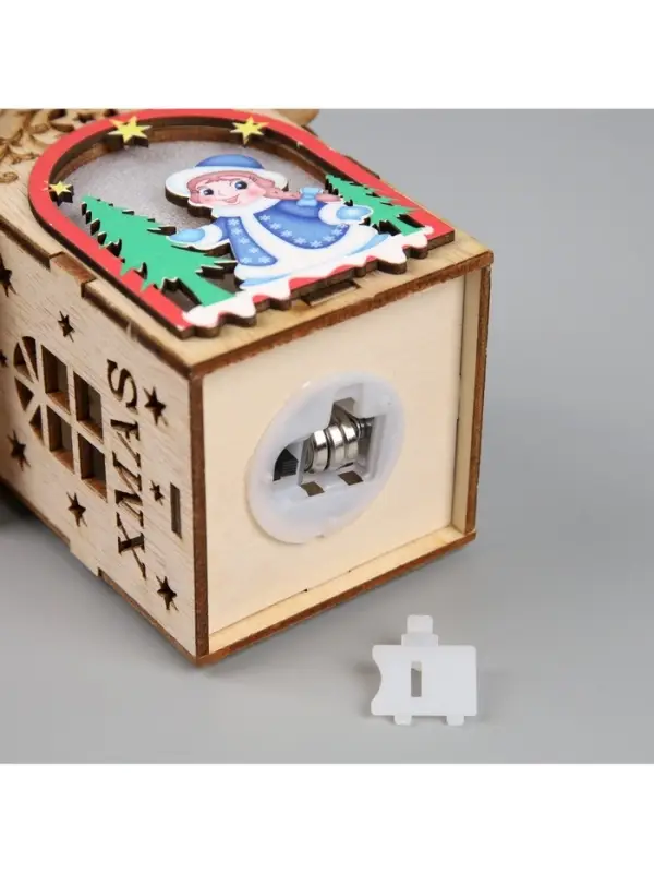 Ёлочная игрушка &laquo;Домик со Снегурочкой&raquo;, 11&times;8.5&times;7.5 см, 1 LED, от батареек, свечение тёплое белое