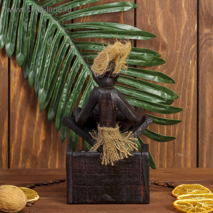 Сувенир дерево календарь "Абориген сидит с барабаном" 19х11х5,5 см