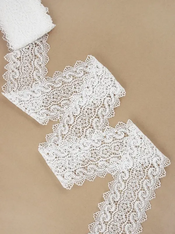 Кружево гипюровое, 105 мм, 6.8&plusmn;0.5 м, цвет белый