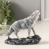 Фигура полистоун "Волк воет на луну" 17х15,5 см