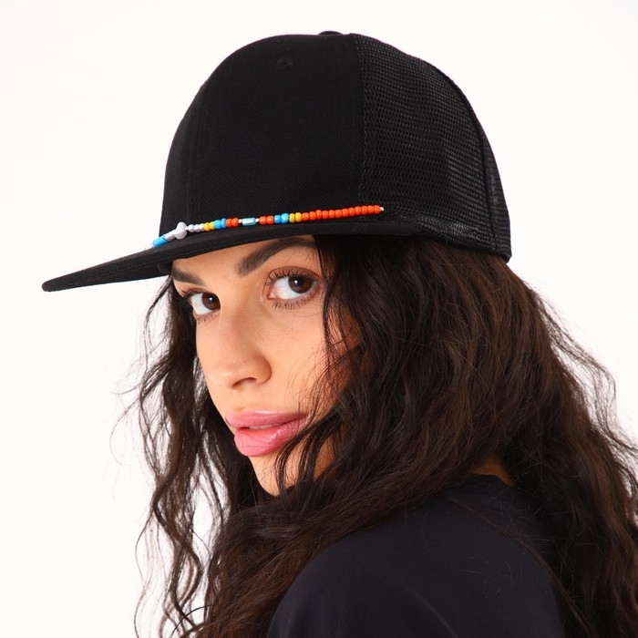 Кепка женская с прямым козырьком «Крутой», цвет чёрный, сетка, р-р 56, с бусами