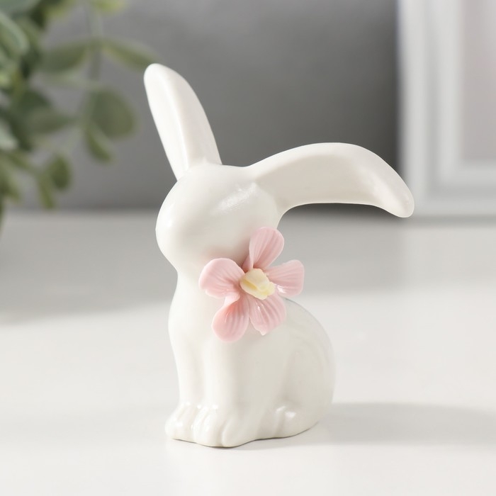 Сувенир керамика Сувенир керамика "Крольчонок с розовым цветочком" 6,8х4,8х7,9 см