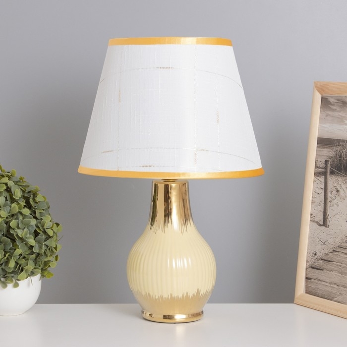 Лампа настольная Лампа настольная "Альба" 1х40Вт Е14 бежевый/золото 24х24х40см