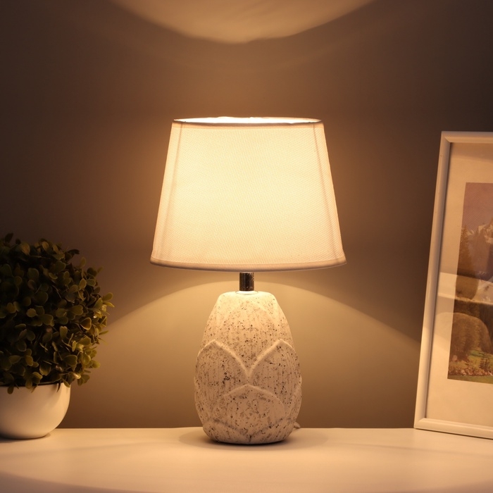 Лампа настольная Лампа настольная "Листья" 1х40Вт Е14 белый 20х20х34см