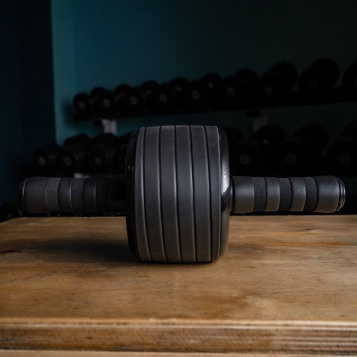 Ролик для пресса ONLYTOP, 34х13х13 см, с ковриком, цвет чёрный Ролик для пресса ONLYTOP, 34х13х13 см, с ковриком, цвет чёрный