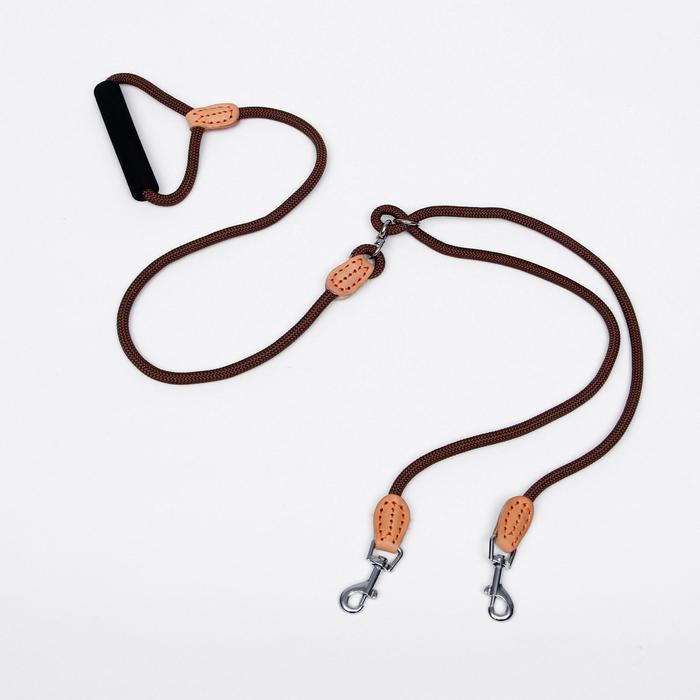 Поводок 8 мм со своркой на 2 собак, полиэстер и натуральная кожа, 73 + 2х57 см, коричневый Поводок 8 мм со своркой на 2 собак, полиэстер и натуральная кожа, 73 + 2х57 см, коричневый