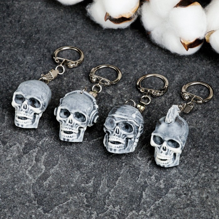 Брелок  Брелок "Череп" 4см, микс