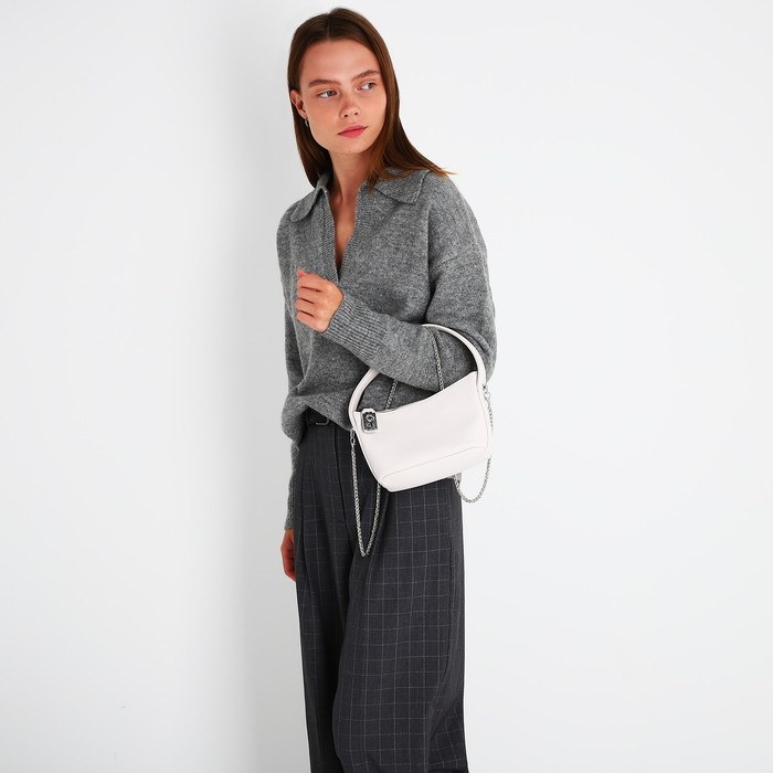 Сумка-багет на молнии, цепочка, цвет белый Сумка-багет на молнии, цепочка, цвет белый