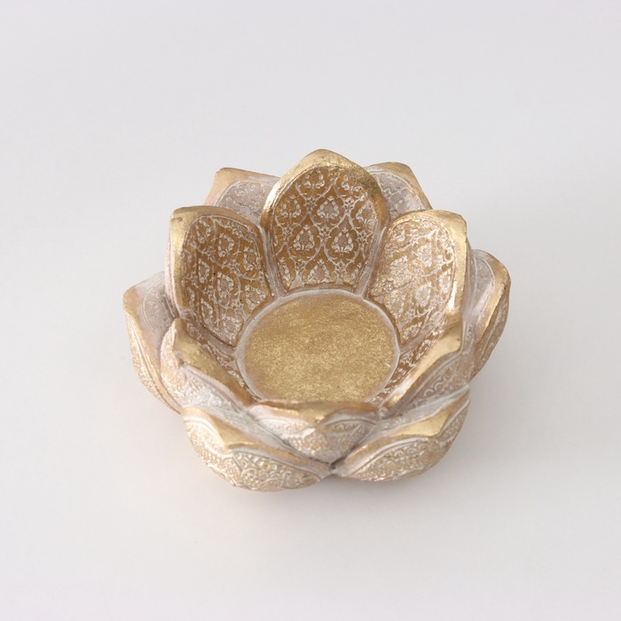 Подсвечник полистоун на 1 свечу  Подсвечник полистоун на 1 свечу "Лотос" золото 10,5х12х9 см