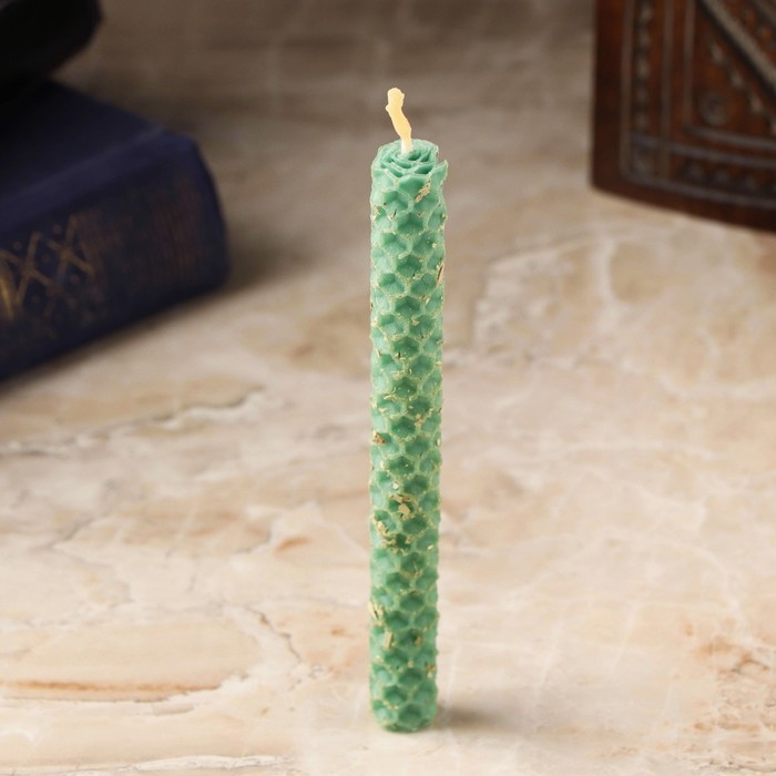 Свеча из вощины с эвкалиптом  Свеча из вощины с эвкалиптом "От плохих людей и злых духов" , 13х1,7 см, 1 ч, зеленый