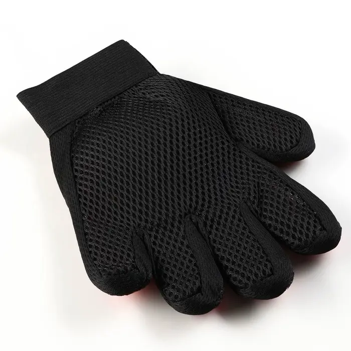 Перчатка-щётка для шерсти, на правую руку, с удлинёнными зубчиками, красная