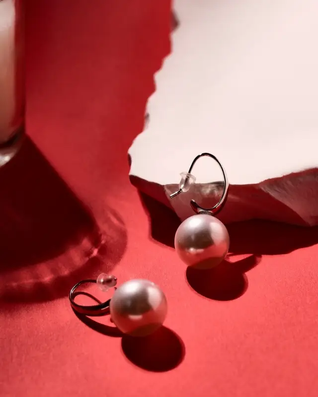 Серьги с жемчугом &laquo;Капля&raquo;, полукруг, белые в серебре