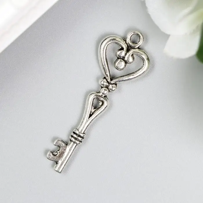 Металлический элемент, декоративная подвеска «Арт Узор. Ключик-сердечко», 4×1.3×0.5 см Металлический элемент, декоративная подвеска «Арт Узор. Ключик-сердечко», 4×1.3×0.5 см