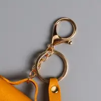 Брелок кожзам с карабином, с ремешком "Сумочка" жёлтый 6,2х2,5х7 см Брелок кожзам с карабином, с ремешком "Сумочка" жёлтый 6,2х2,5х7 см