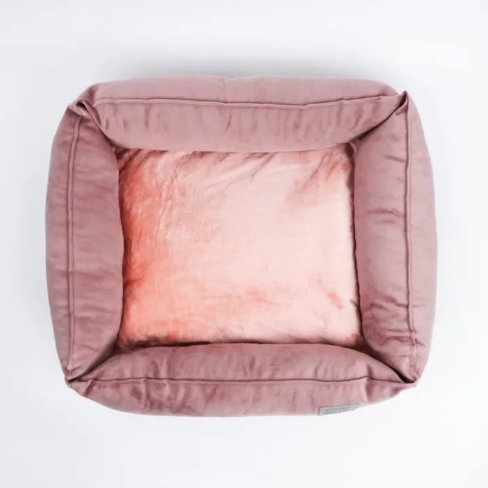 Лежанка для кошек и собак велюровая Pet Lab, 45 х 40 х 15 см, розовая Лежанка для кошек и собак велюровая Pet Lab, 45 х 40 х 15 см, розовая