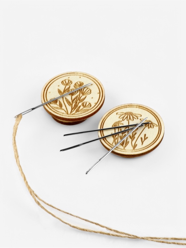 Игольница-магнит цветы для вышивания круг 3см (наб 2шт цена за наб) деревянный TR
