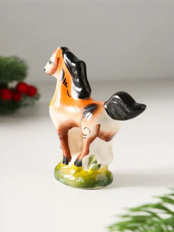 Сувенир Мустанг, 8х8,5х3 см, гжель, цвет Сувенир Мустанг, 8х8,5х3 см, гжель, цвет