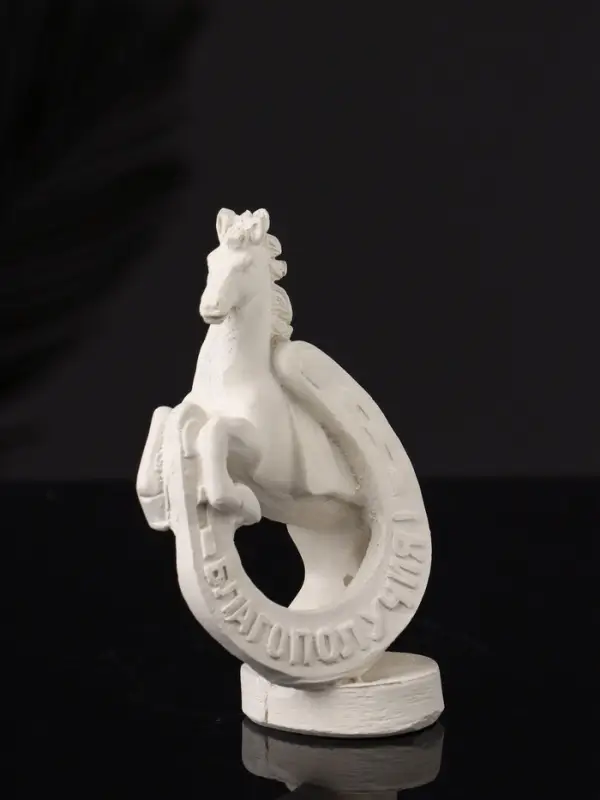 Фигура "Конь с подковой" 10х6х4 см, натуральный, гипс