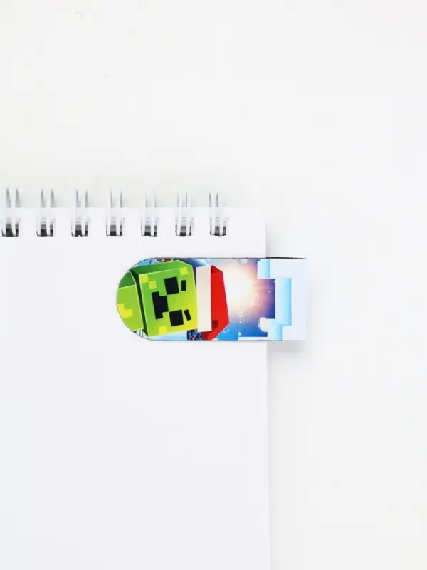 Магнитная закладка и блок бумаг 30 л "Пиксели"