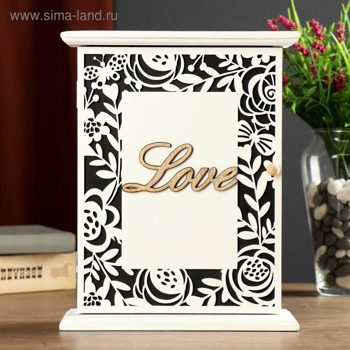 Ключница дерево 6 крючков Ключница дерево 6 крючков "Цветы и бабочки. Love" 26,5х21х6,8 см