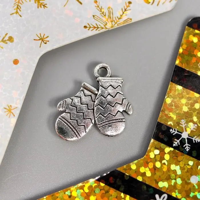 Декор для творчества металл Декор для творчества металл "Варежки" серебро 1,7х1,6 см